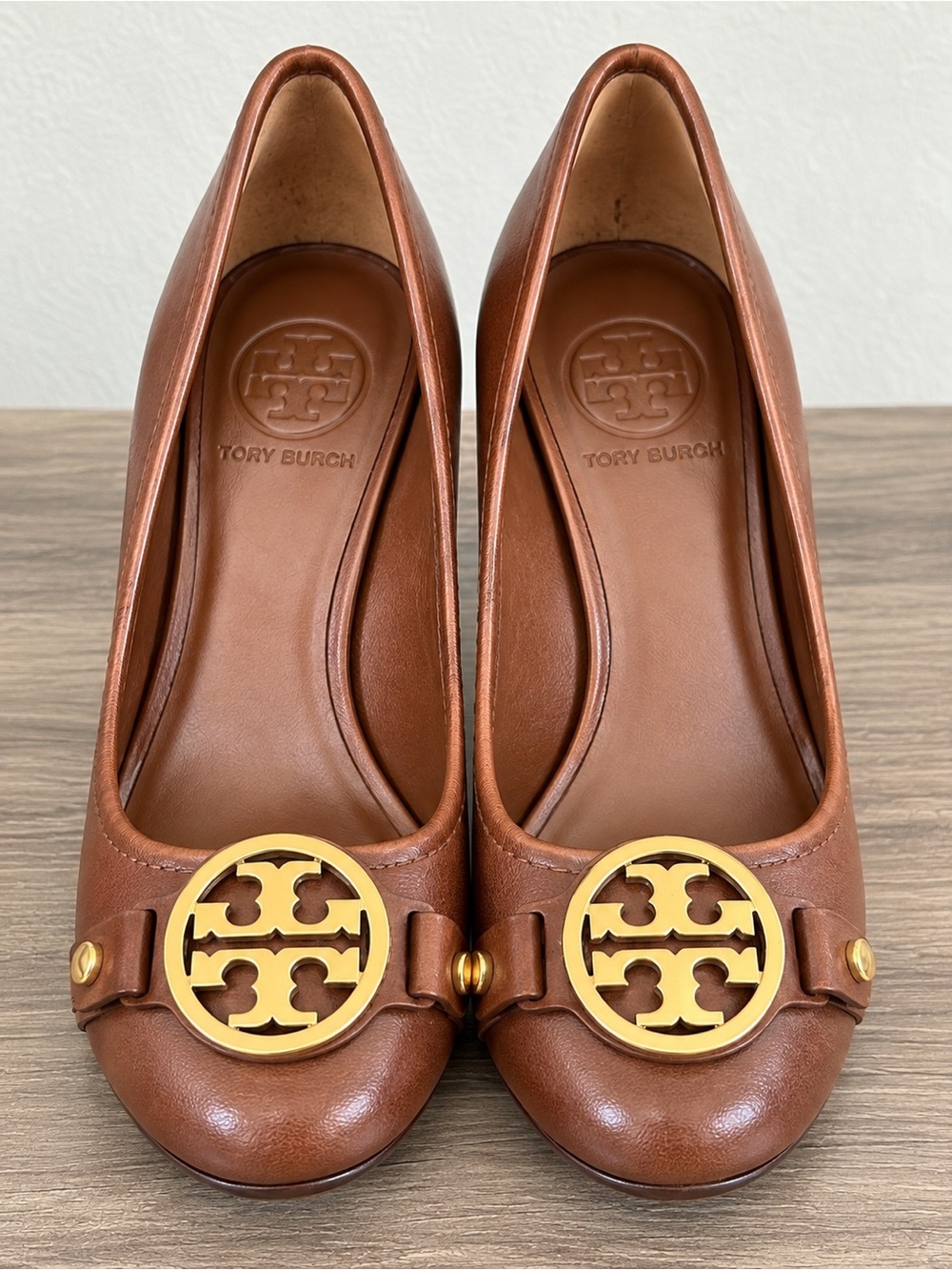 Tory Burch Medallion Heels in Brown US 7M